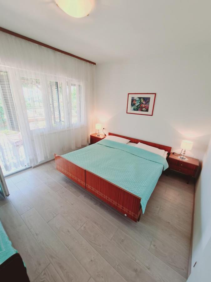 Apartments Viktorija Pula Exterior photo