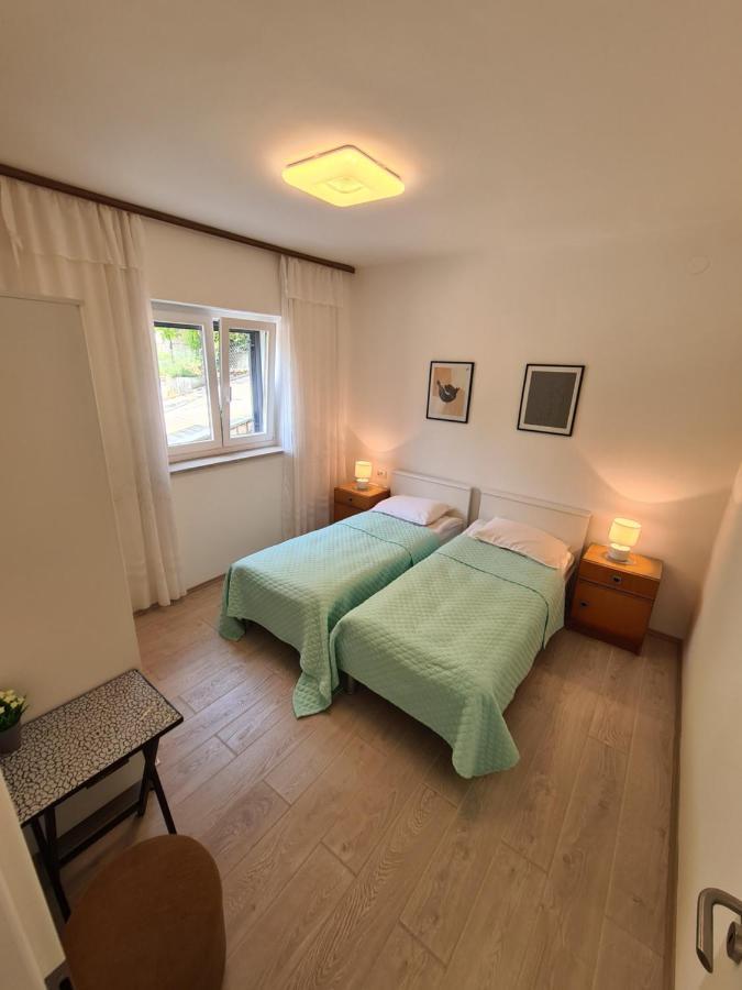 Apartments Viktorija Pula Exterior photo